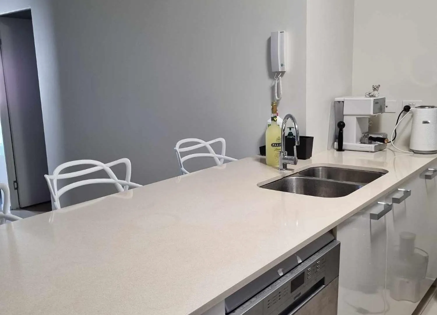 Private Bedroom And Bathroom In A Shared Apartment غولد كوست